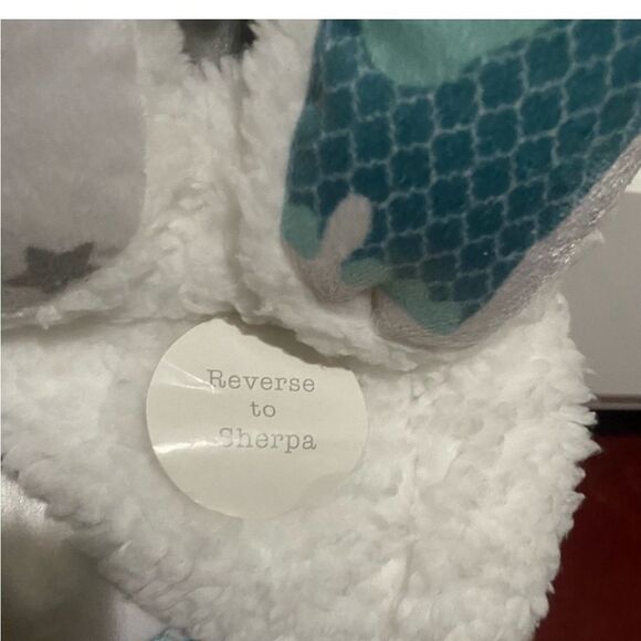 NEW 2pc Soft Plush Baby Blanket Reversible Sherpa 30" x 40" Elephant Pillow - Picture 3 of 4